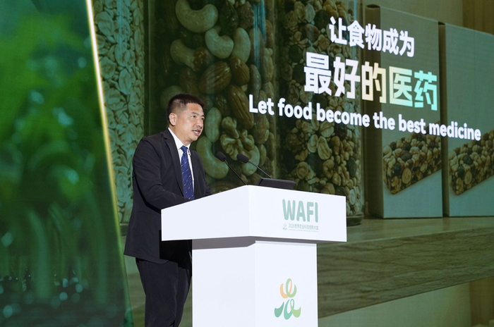 平谷区委书记狄涛发布《农食一体、农医联动，农食系统绿色健康转型的平谷方案》。新京报记者 薛珺 摄