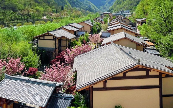 商洛市柞水县终南山寨景区（资料图）。人民网记者 魏鑫摄